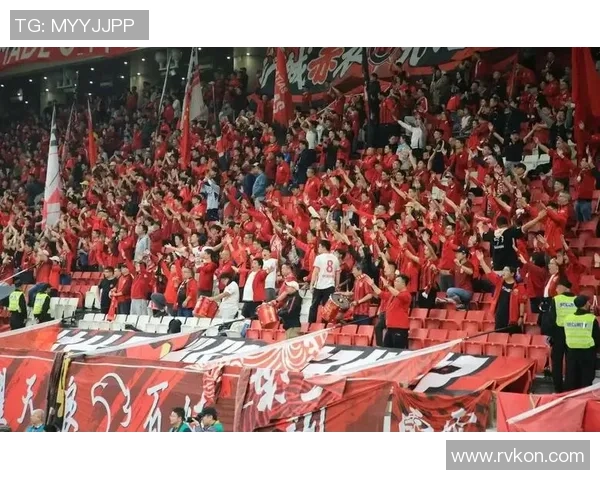 恒大与香港东方的球迷激情对决展现足球魅力与团结精神 恒大与香港东方的球迷激情对决展现足球魅力与团结精神